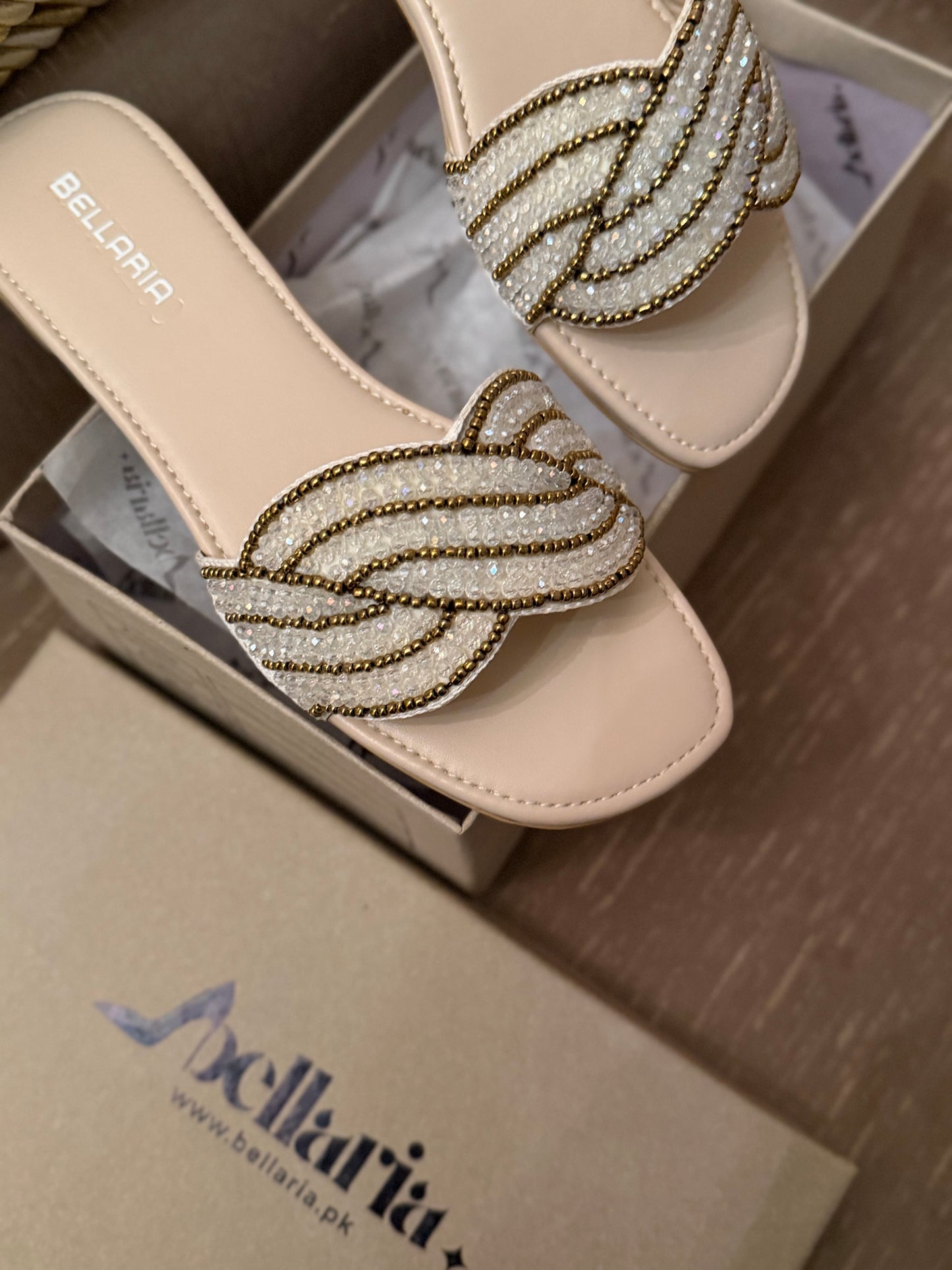 Amora Flats