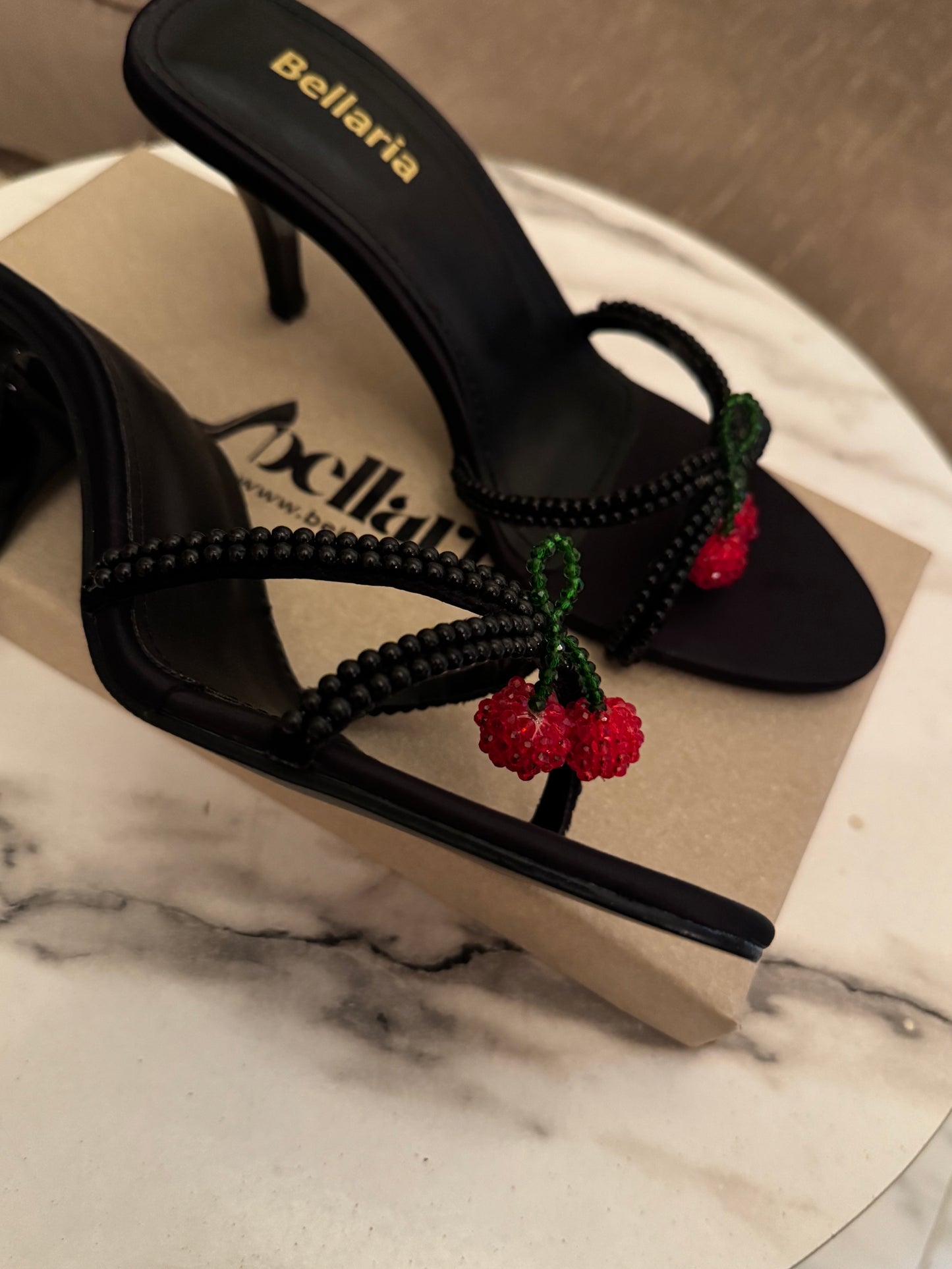 CHERRY HEELS