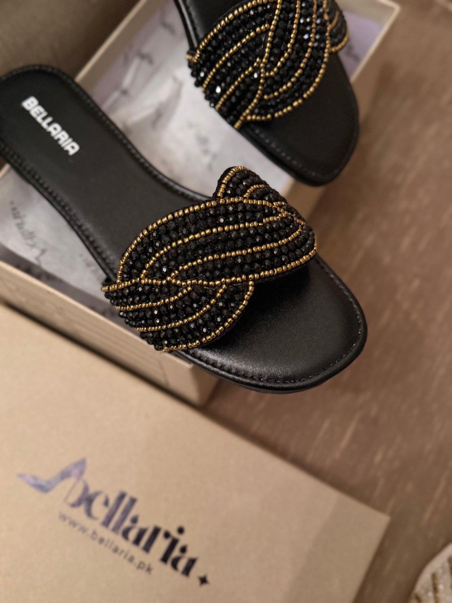 Amora Flats