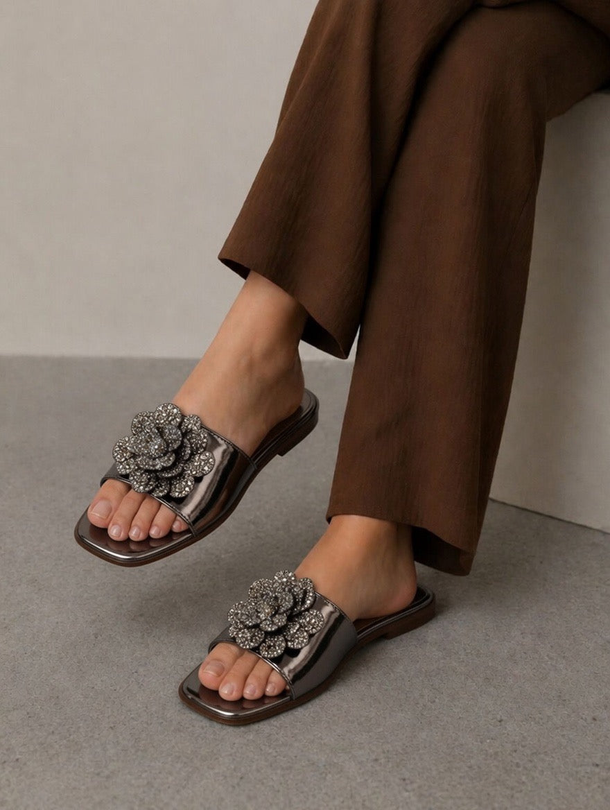 FLOWER EMBELISH FLATS