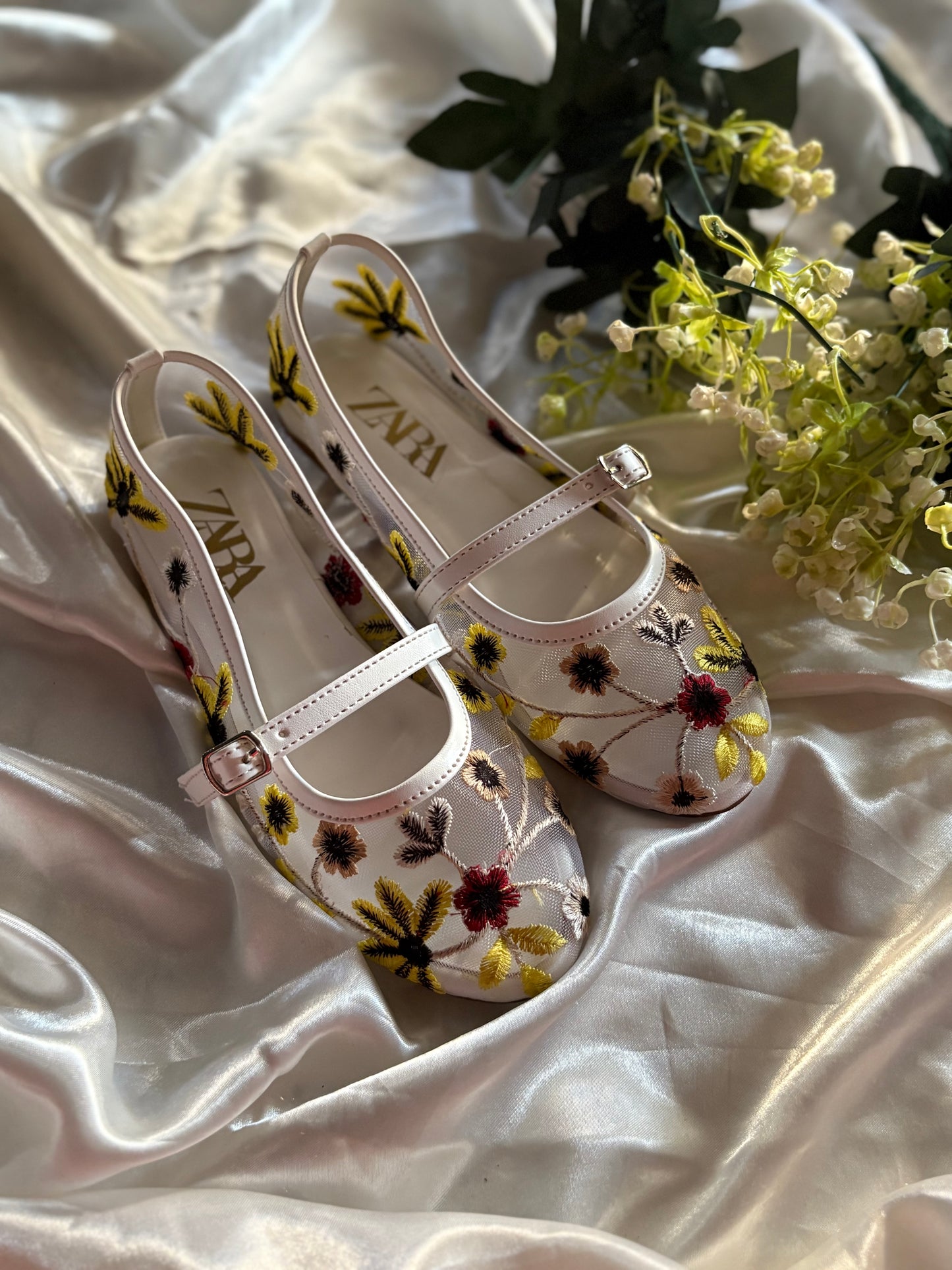 GRACE FLORAL PUMPS - White