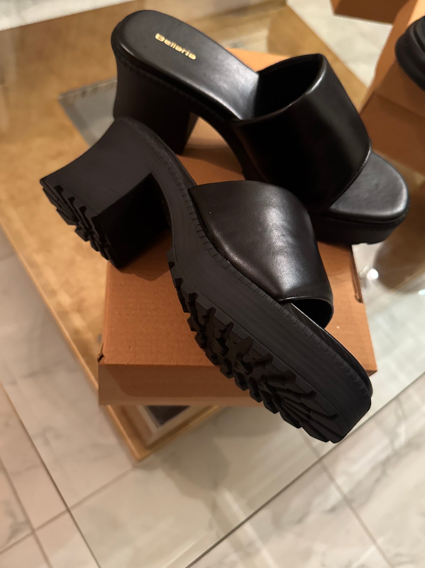 DAINA - BLACK