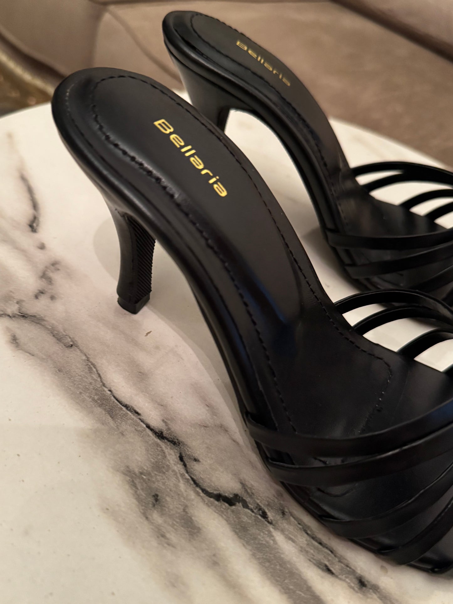 SCARLET HEELS - Black