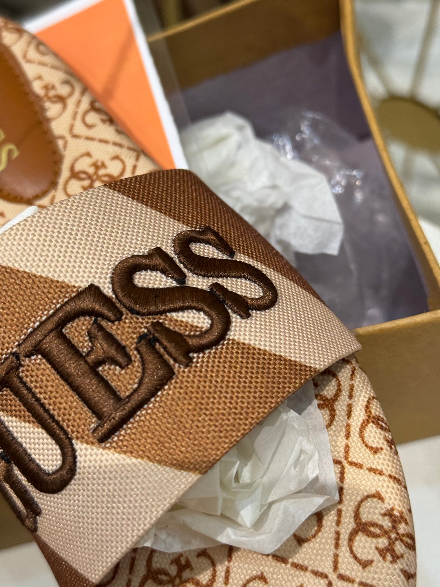 G U E S S Harini Flats - Brown