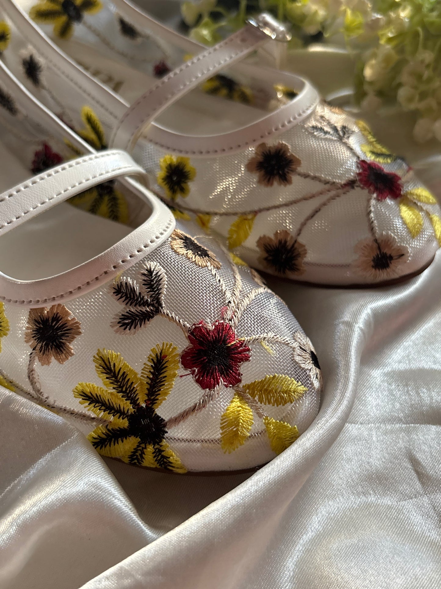 GRACE FLORAL PUMPS - White
