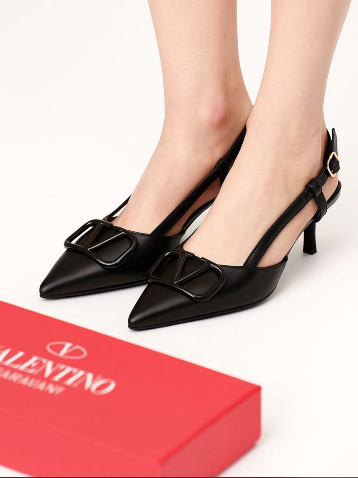 VLTN SIGNATURE KITTEN HEEL
