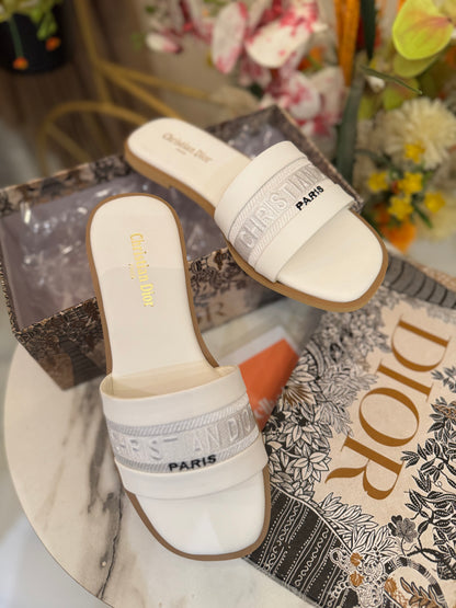 D’way slides embroidery - White