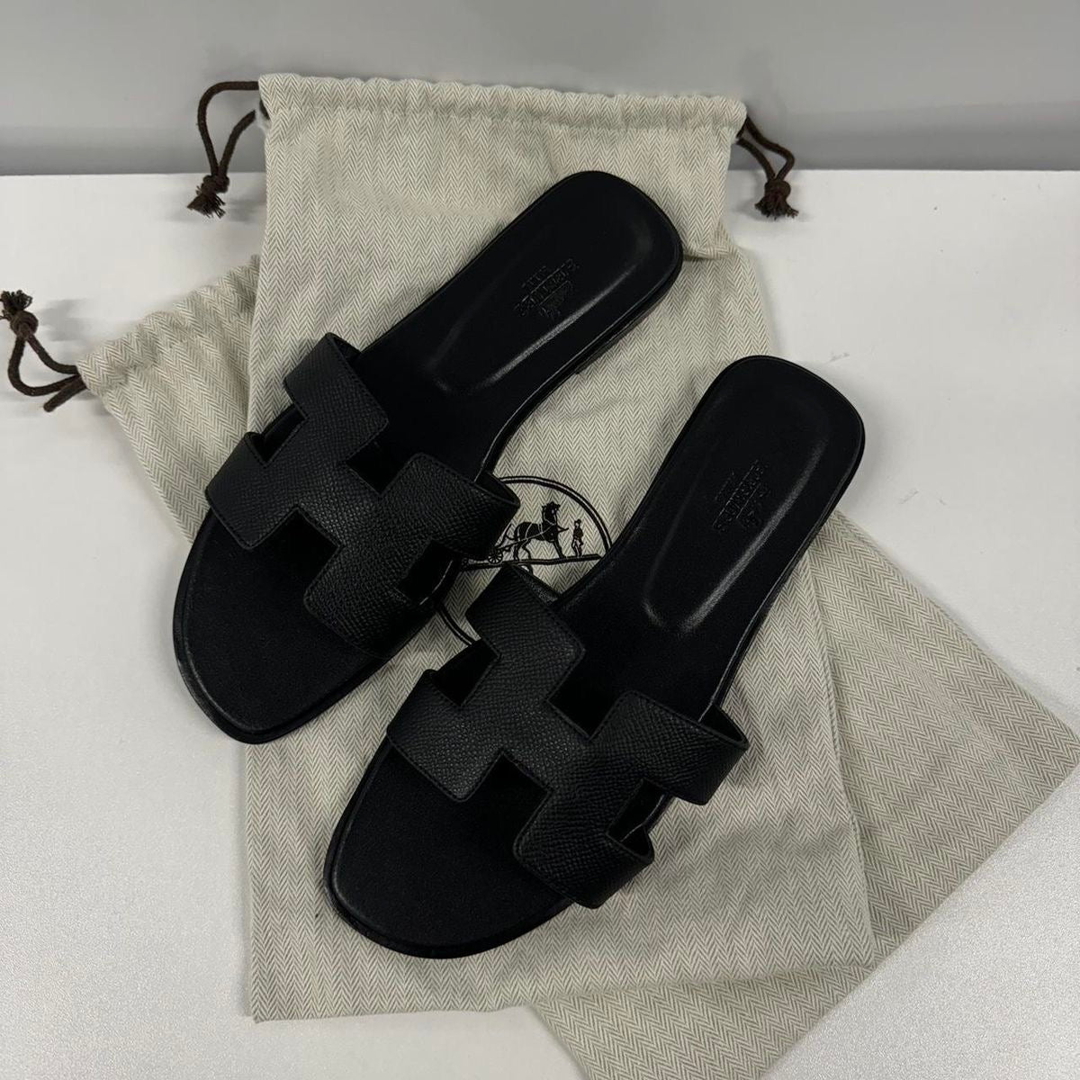 HMES ORAN FLATS BLACK - Premium batch