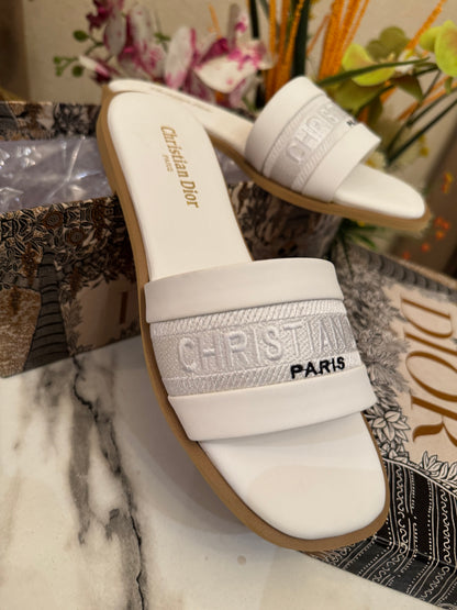 D’way slides embroidery - White