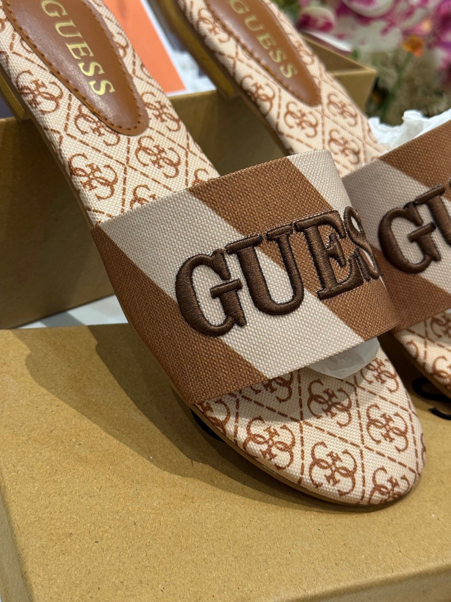 G U E S S Harini Flats - Brown